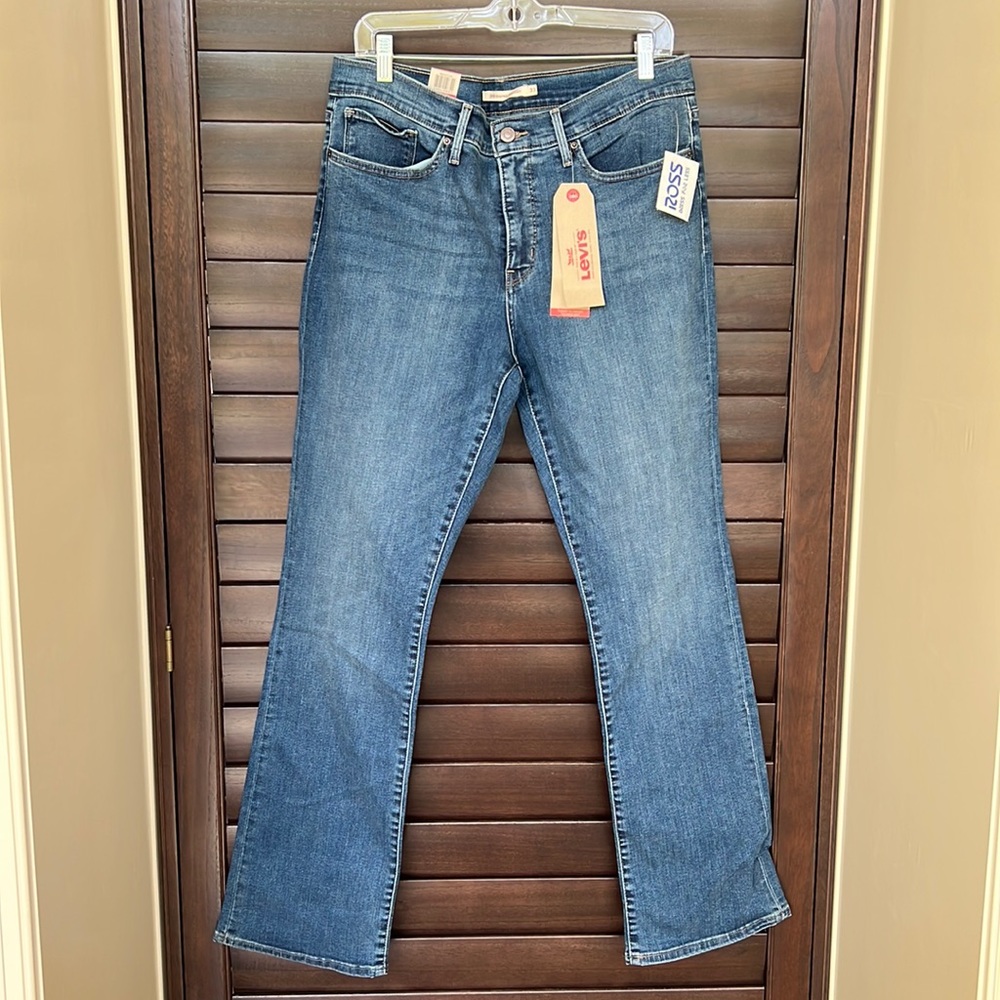 Levi’s Shaping Bootcut Jeans - Mid Rise - Size 33 x 32
